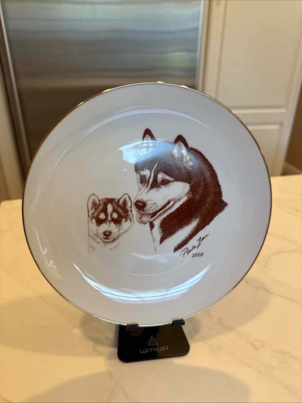 Laurelwood Siberian Husky Dogs 2010 Display Wall Plate No 27503 NC